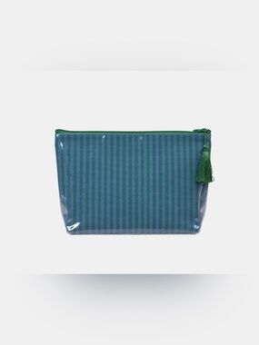 Dairy Boy Large Blueberry Lane Farm Friends Makeup Bag. 💙⚡️